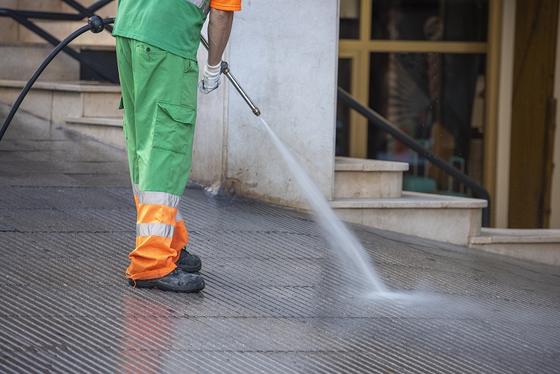 Pressure washing commercial